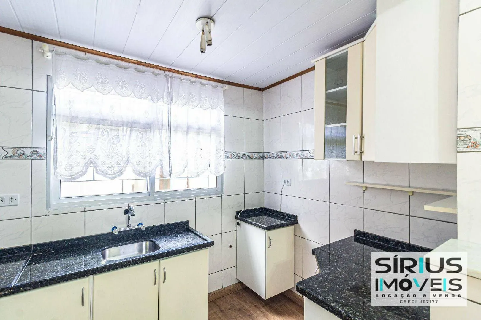 4-bedroom house with a garden in Curitiba — photo 25