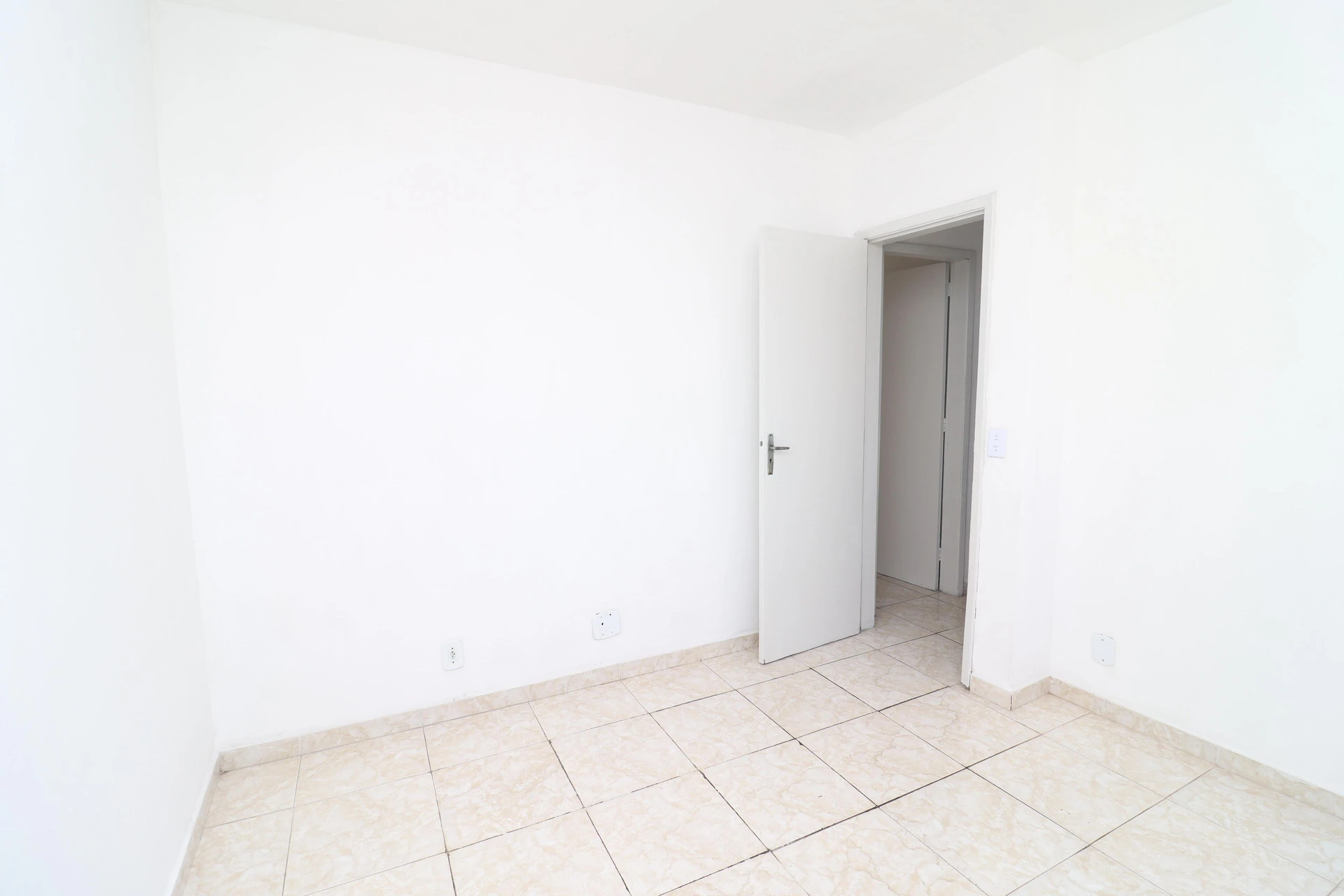 Apartamento com cozinha fechada e 2 quartos — photo 20