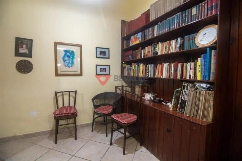 Rental house with 6 bedrooms and 300 m² — photo 8