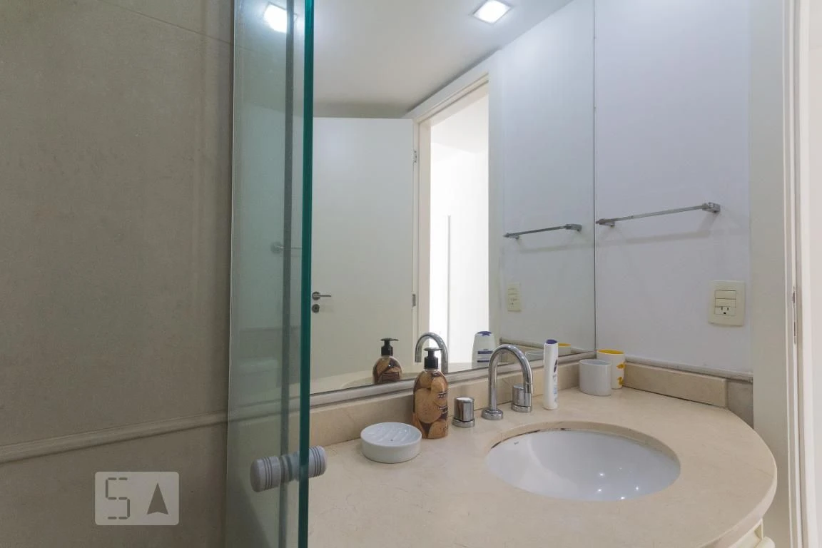 Furnished apartment with 2 en-suites and a balcony — photo 45