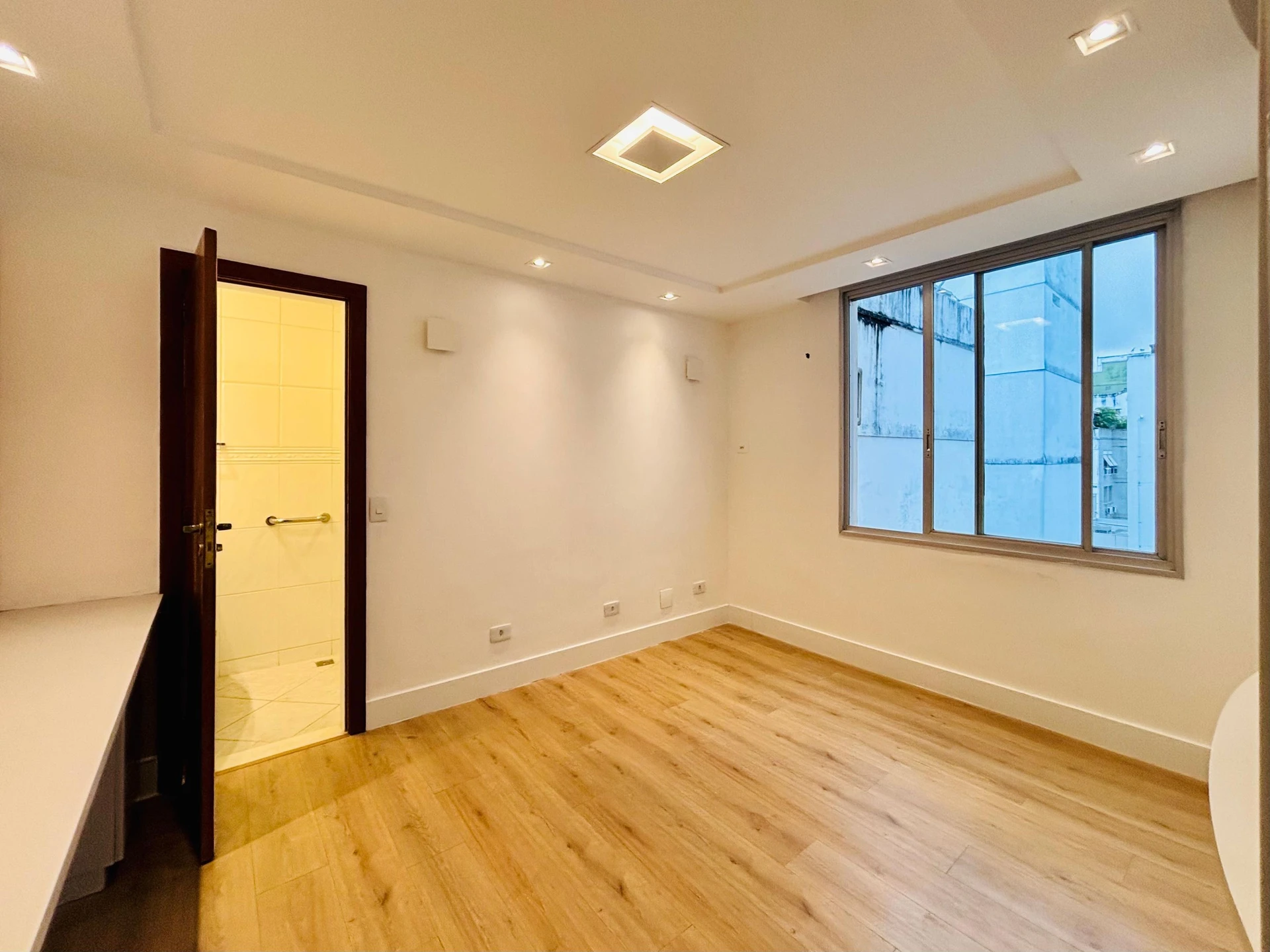Mountain view in a 4-bedroom apartment, 220 m² — photo 3
