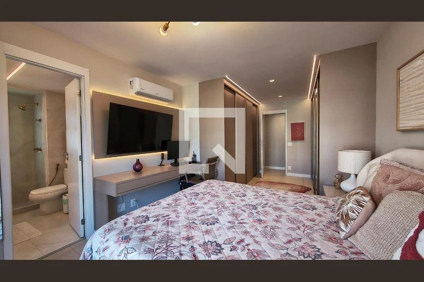 4-bedroom apartment with a glass-enclosed balcony — photo 26