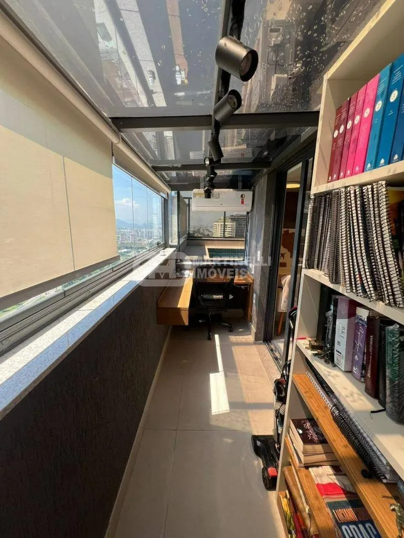 4 quartos e janelas do piso ao teto: apartamento de 175 m²