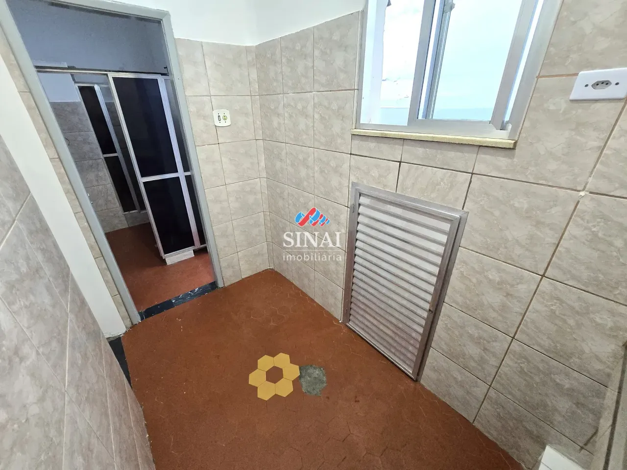 1-bedroom apartment with balcony and fitted kitchen cabinets — photo 4