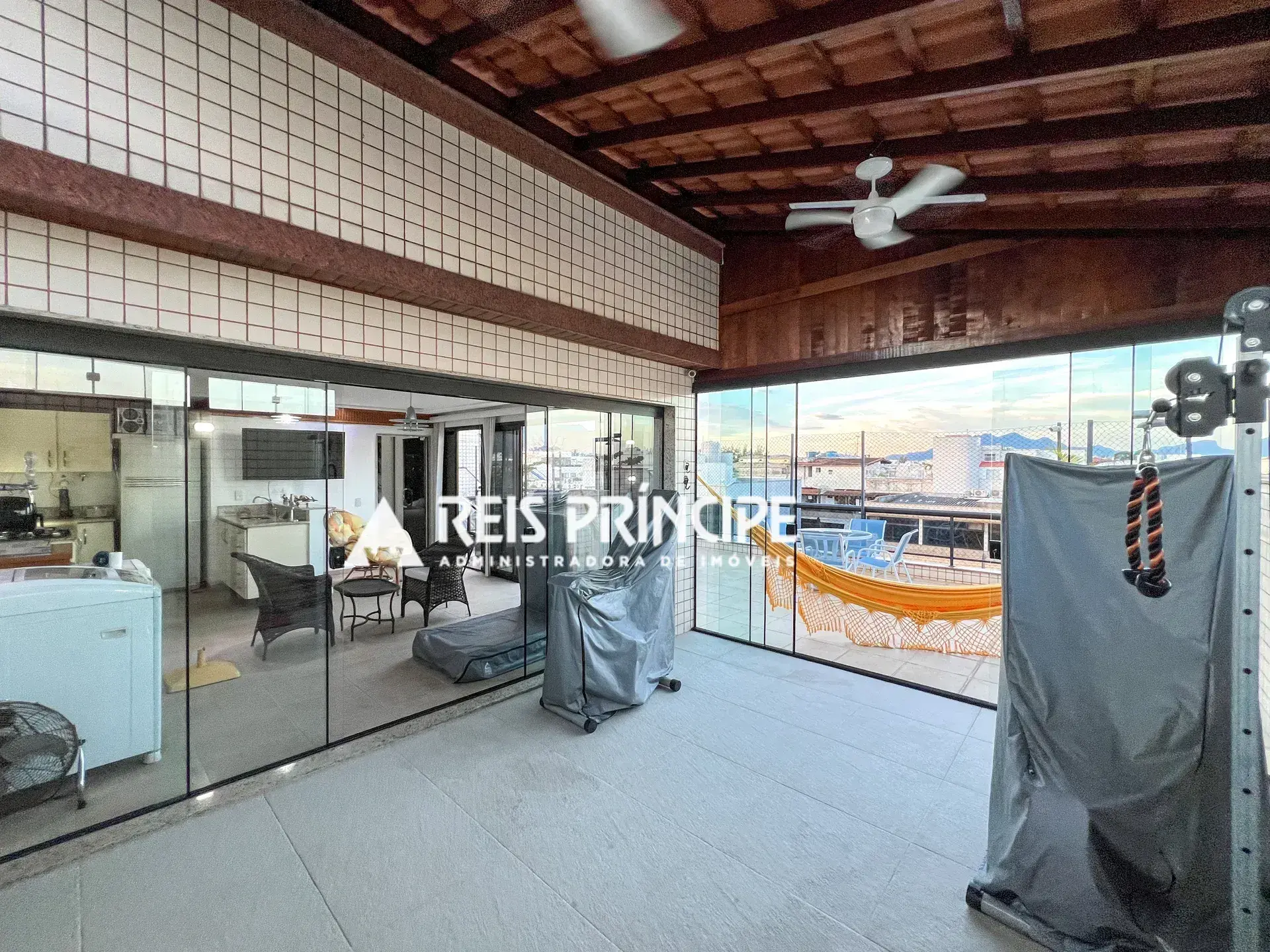 Furnished apartment with 5 bedrooms and a balcony — photo 26