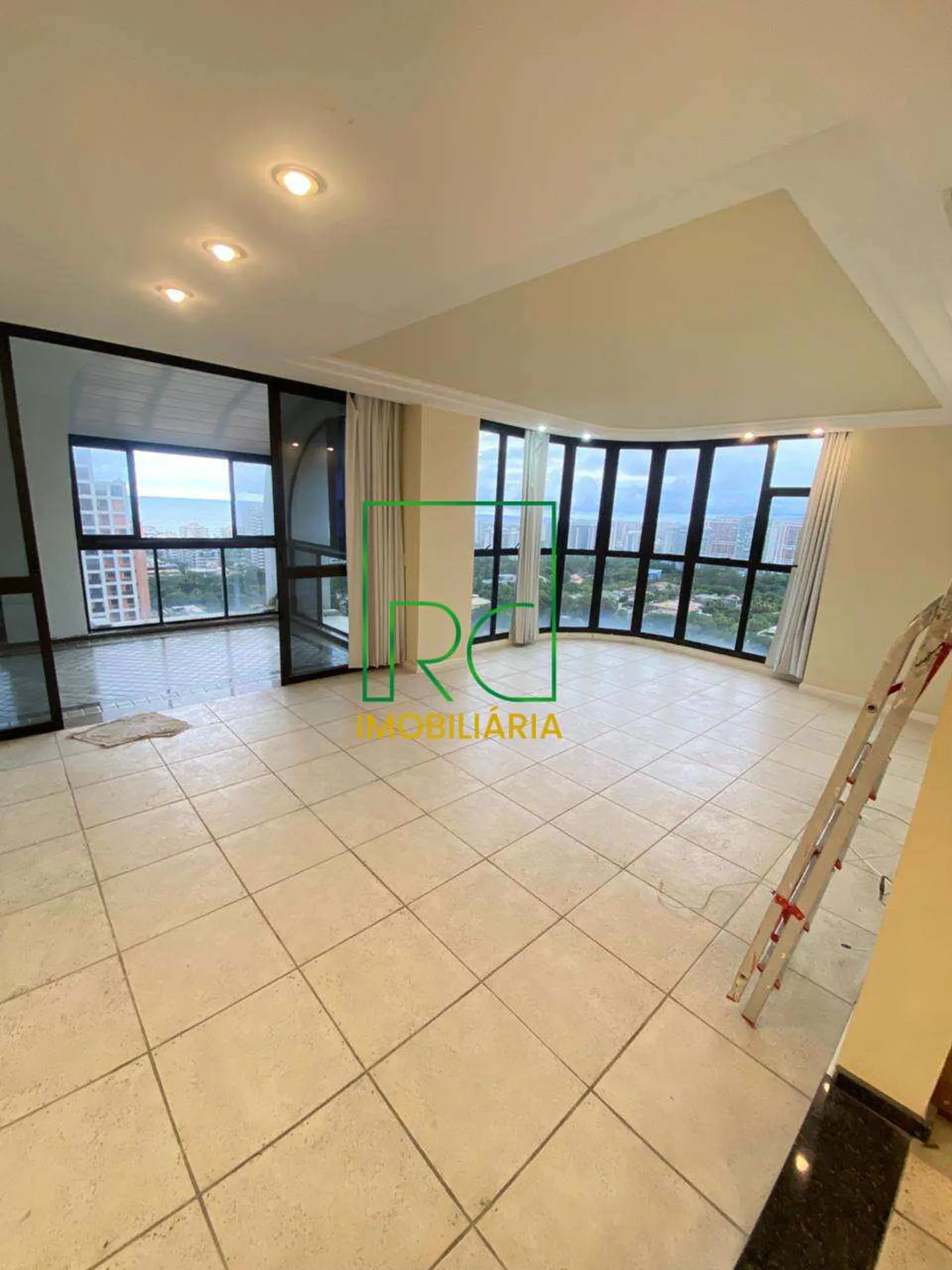Unfurnished apartment with 3 bedrooms and water view — photo 3