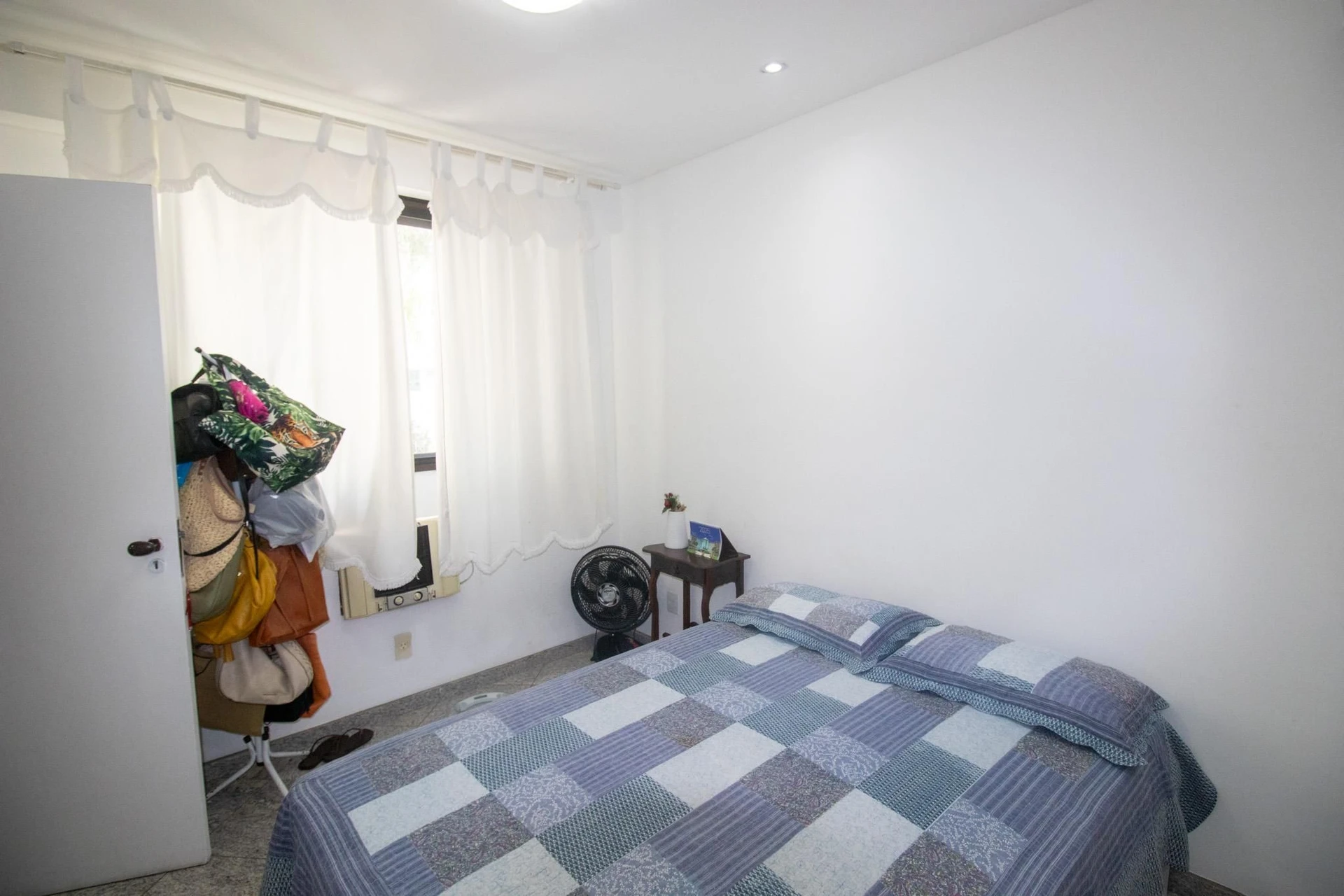 Furnished apartment with 3 bedrooms and a balcony — photo 37