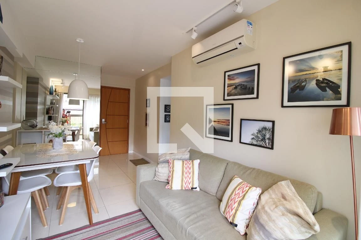 Furnished 2-bedroom apartment with glass balcony — photo 13