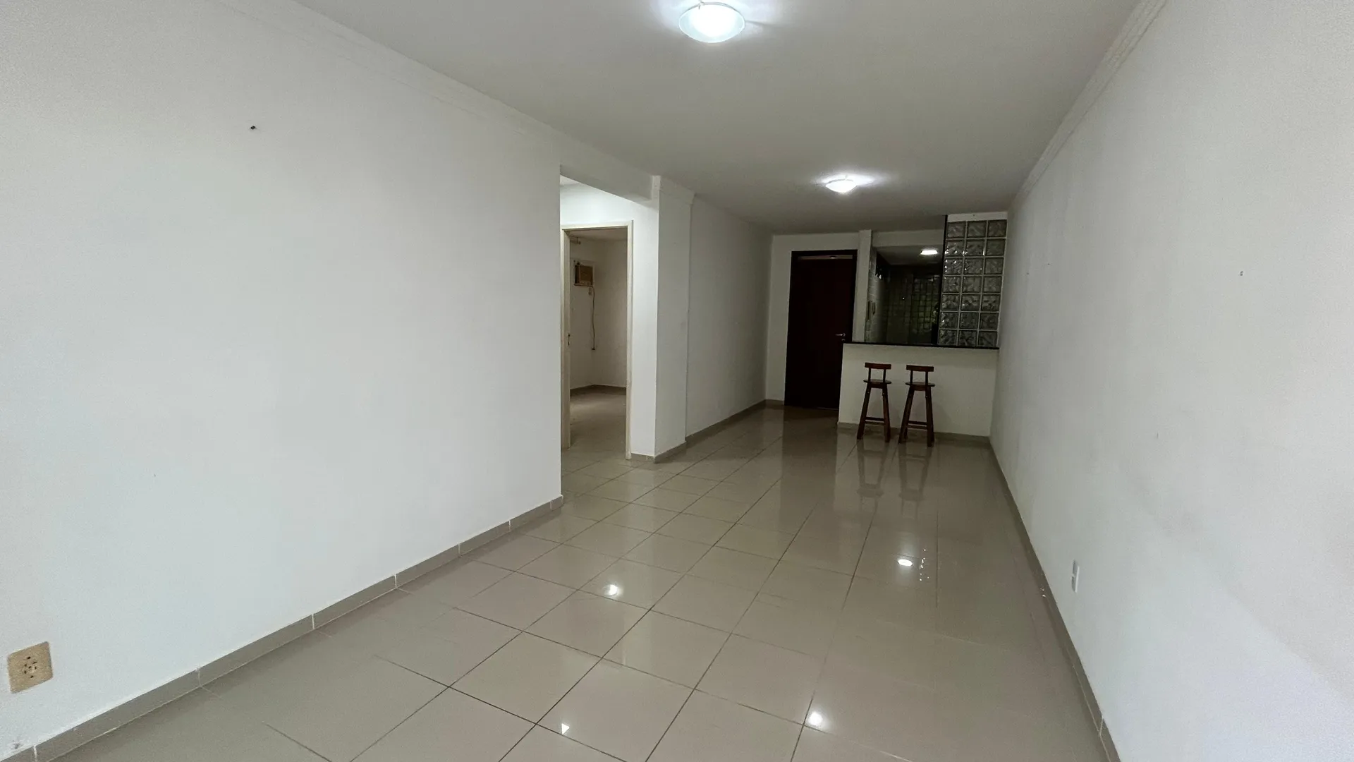 70 m² apartment with 2 bedrooms and laundry area — photo 4