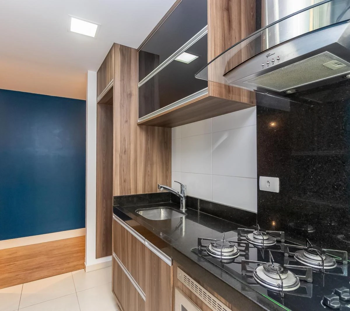 Квартира 71 м² с застеклённым балконом и панорамными окнами — photo 20