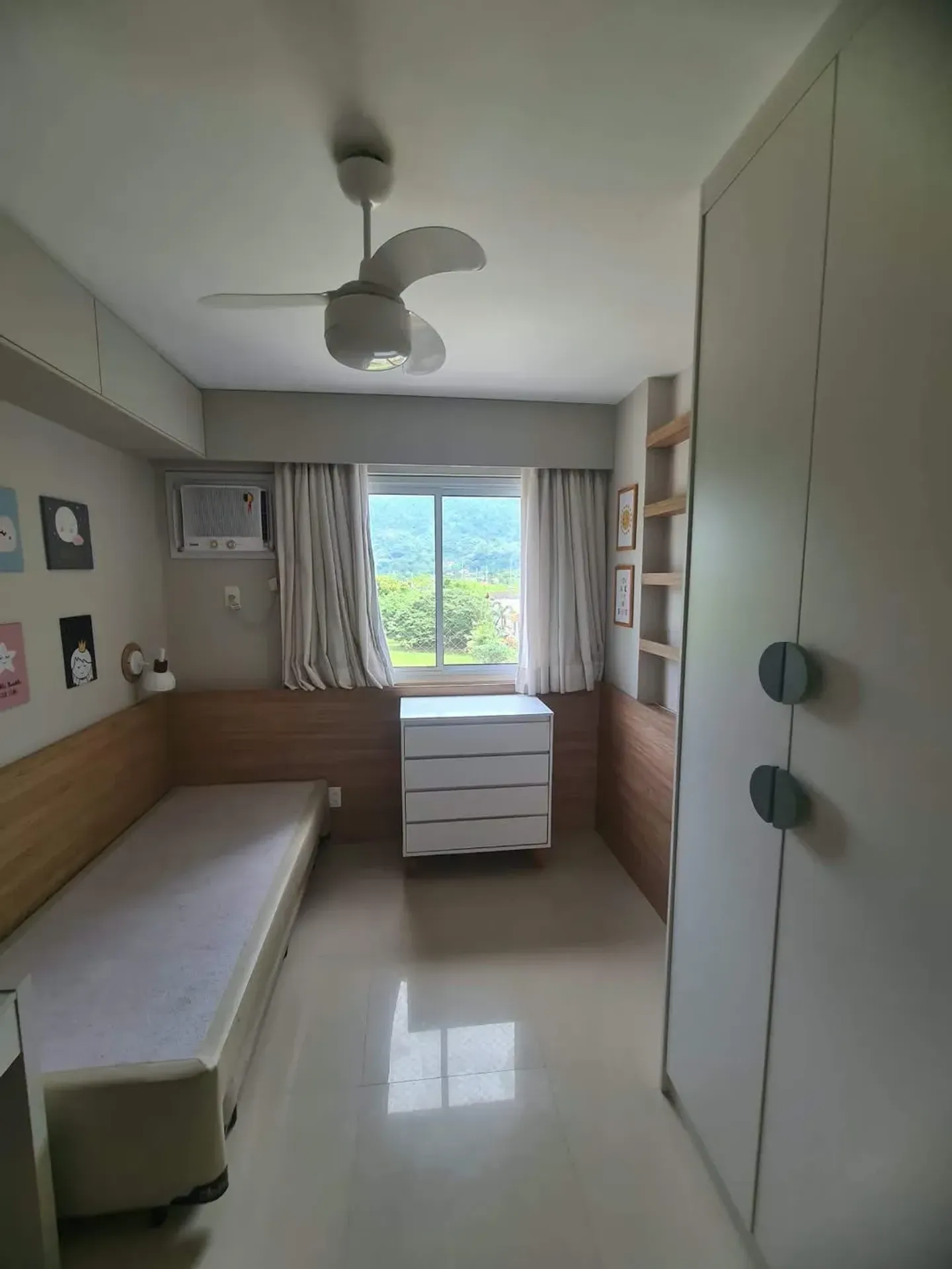 Walk-in closet in a 3-bedroom apartment, 81 m² — photo 9