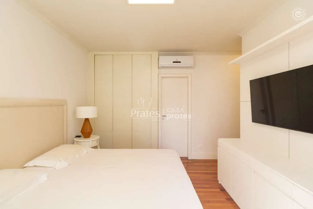 3-bedroom apartment with a bathtub — photo 27