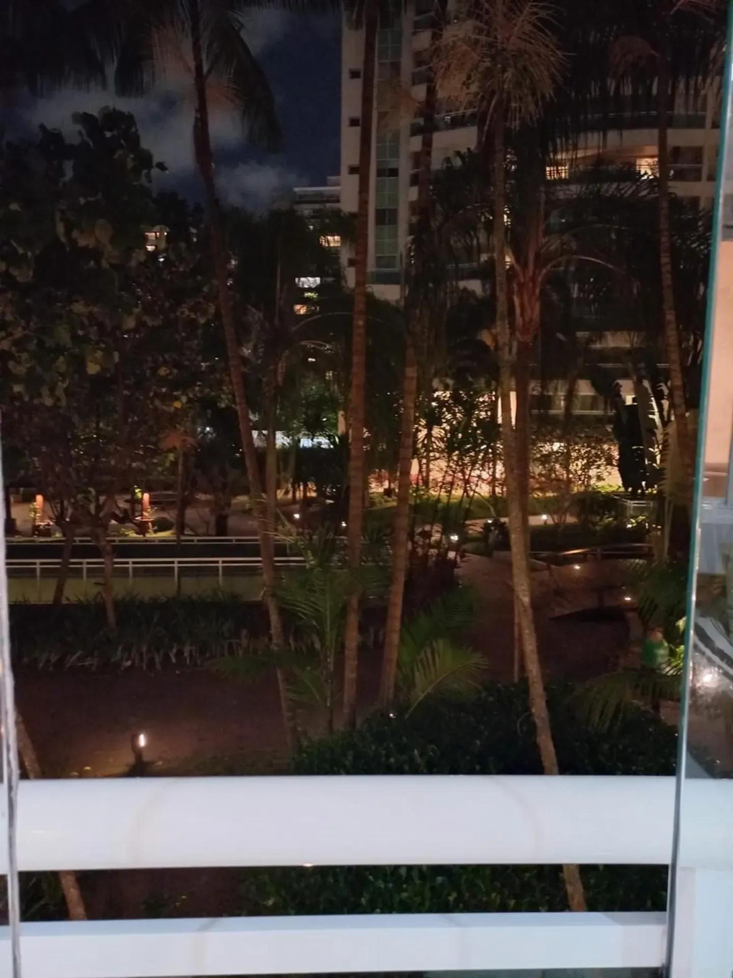 Furnished apartment with balcony, 4 bedrooms and 5 baths — photo 51