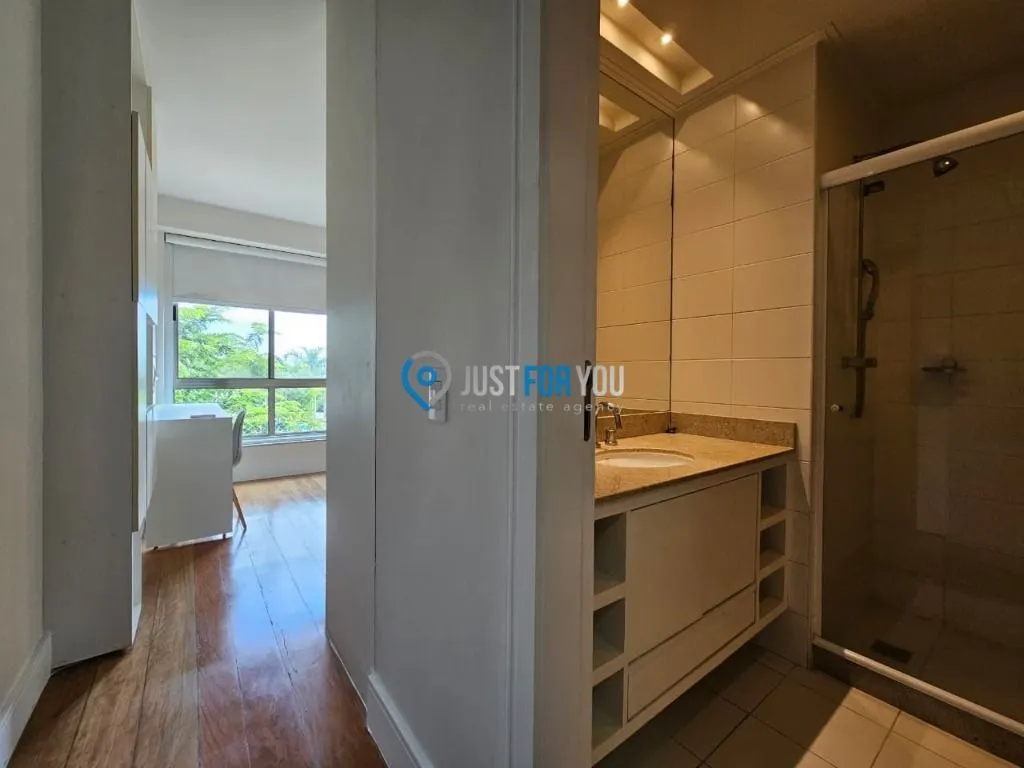 Apartamento mobiliado de 4 quartos em condomínio com piscina — photo 43