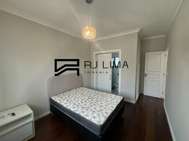 5-bedroom house with a walk-in closet in Rio de Janeiro — photo 26