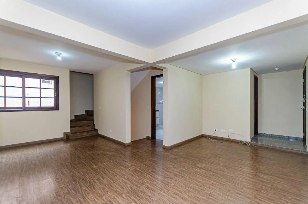 3-bedroom house with a bathtub in Curitiba