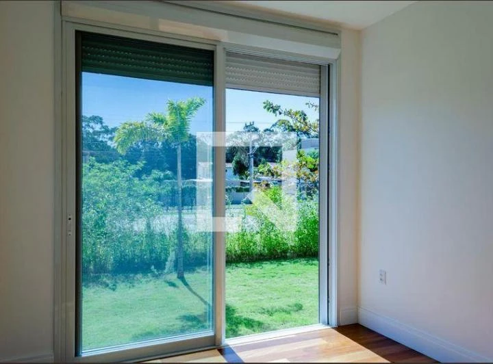 House 4 bedrooms, 4 bathrooms, 375 m² and 4 parking spaces — photo 2