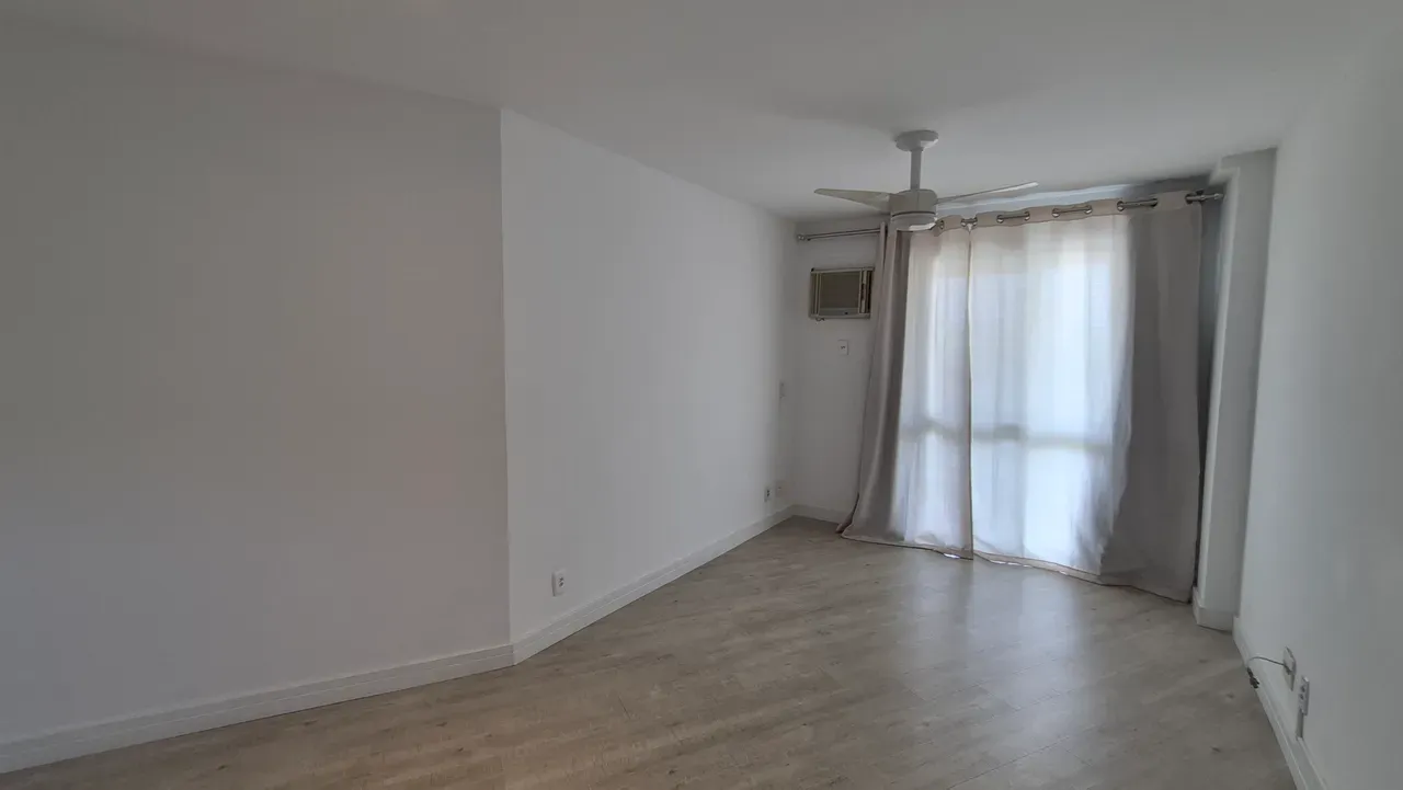 Apartment on the 6th floor with wood or laminate floors — photo 17