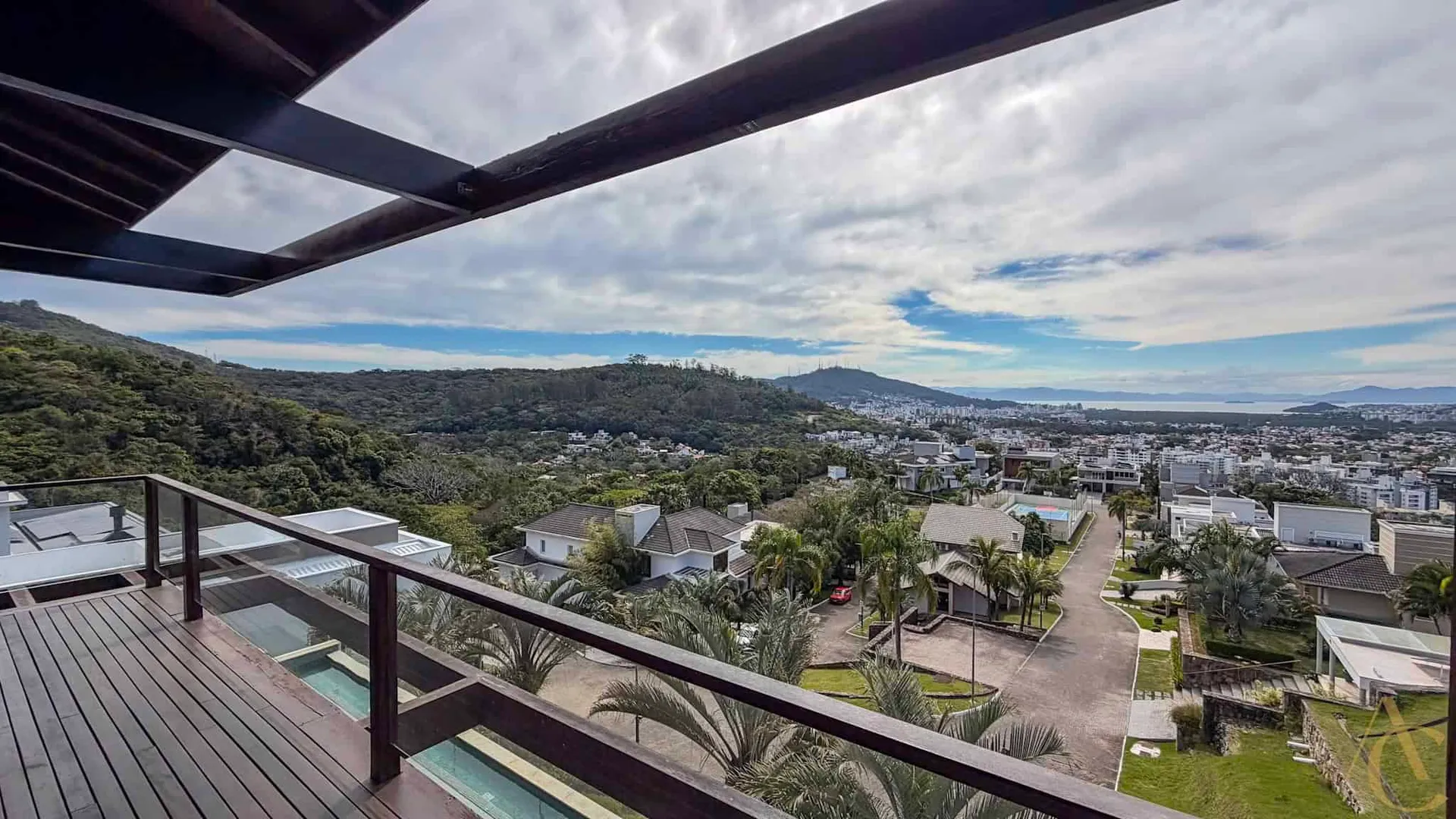 Furnished house, 689 m², with a grill on the balcony — photo 50