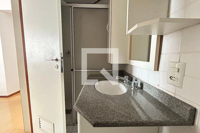 3-bedroom apartment in a building with a gym — photo 36