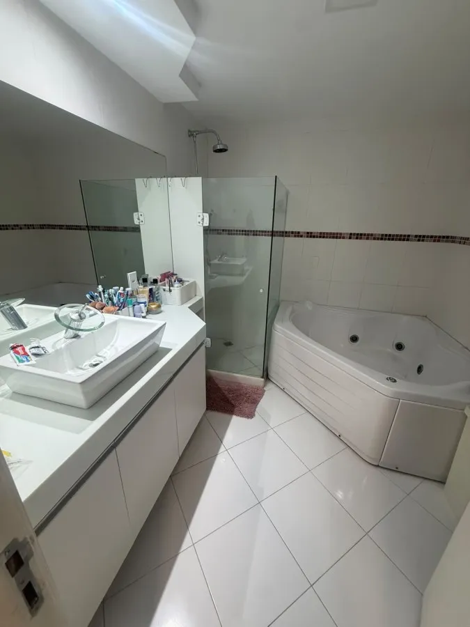 Furnished house with 5 bedrooms and 400 m² — photo 8