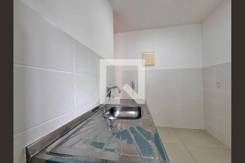 2-bedroom apartment with fitted kitchen cabinets