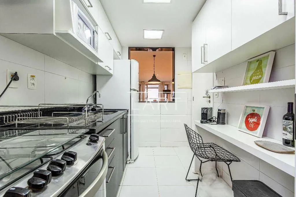 Apartamento com 2 dormitórios e varanda de vidro — photo 30
