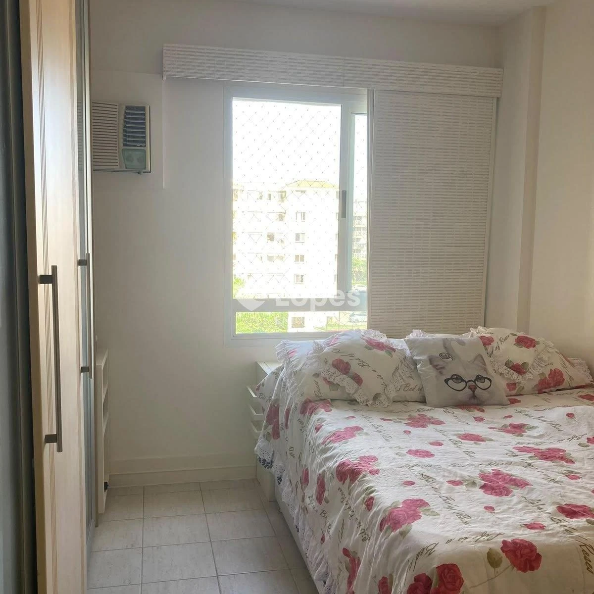 Furnished apartment, 96 m², with a glass-enclosed balcony — photo 27
