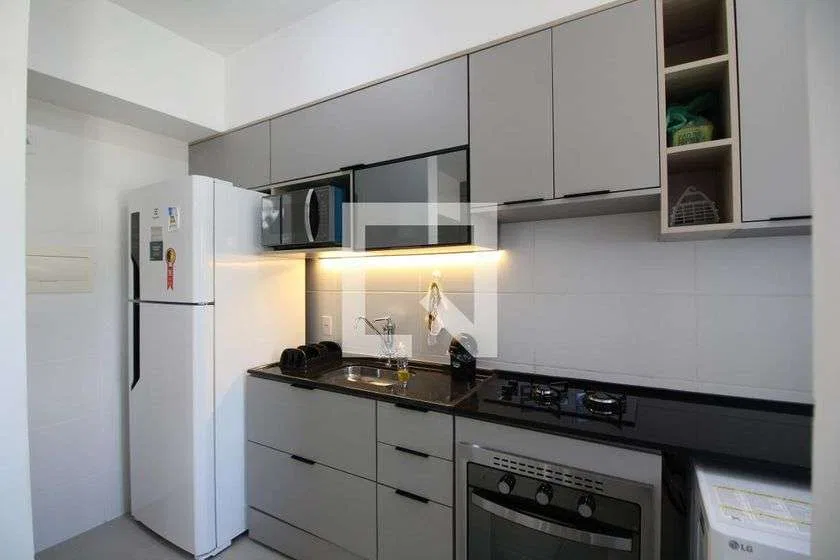 Furnished 1-bedroom apartment with open-plan kitchen — photo 16