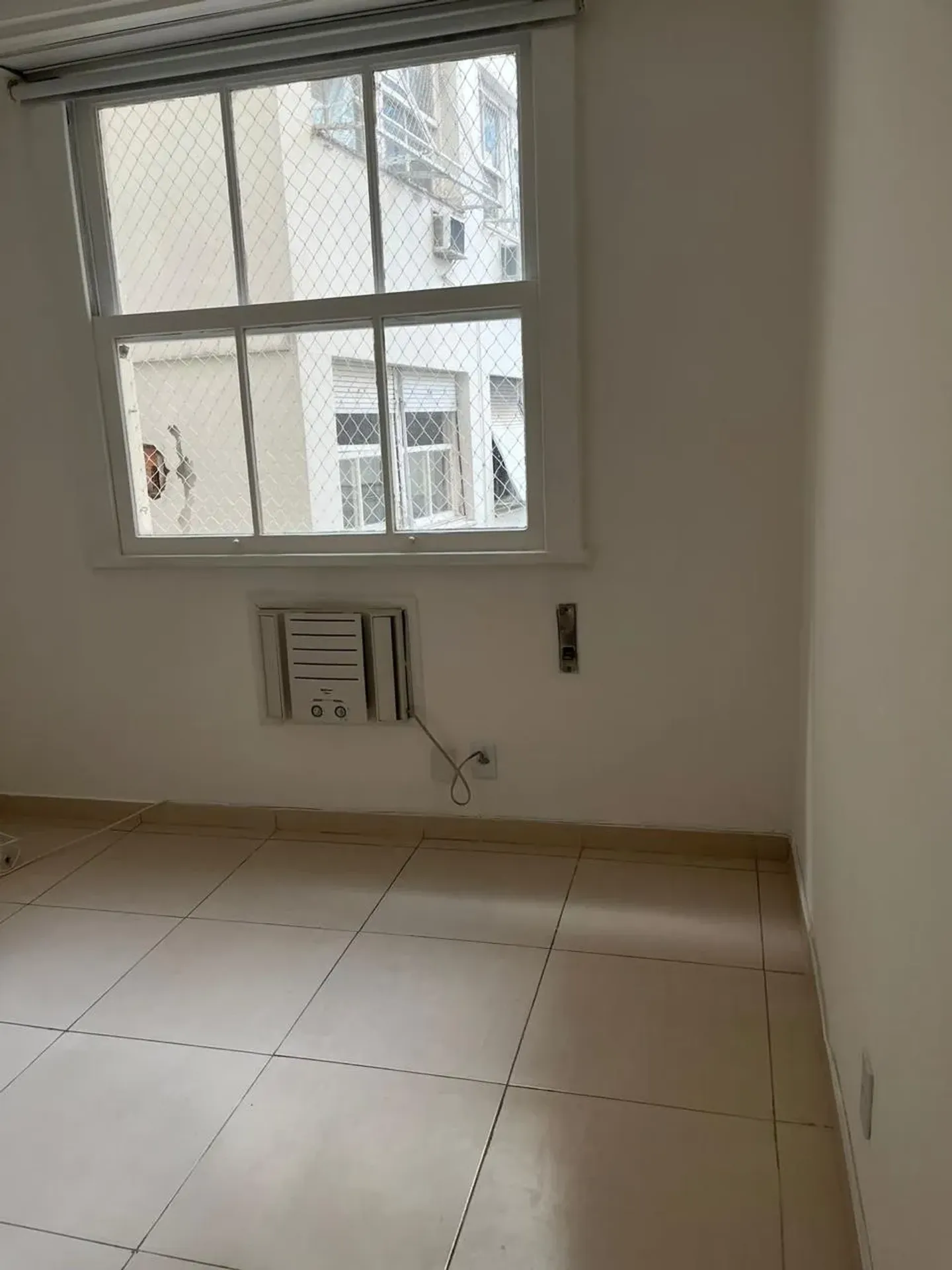 35 m² unfurnished apartment with open-plan kitchen — photo 8