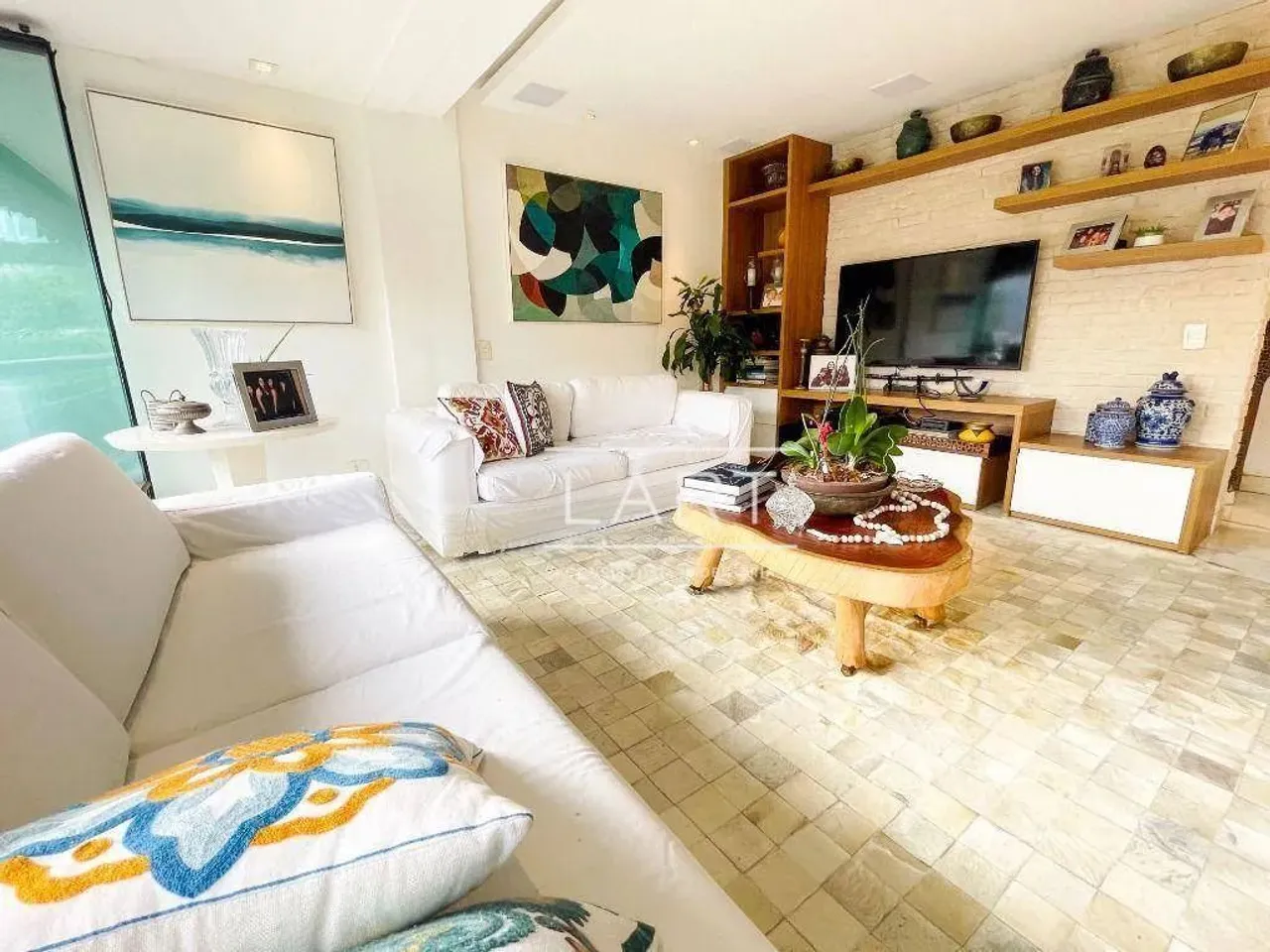 4-bedroom penthouse-style home with 324 m² kitchen — photo 6