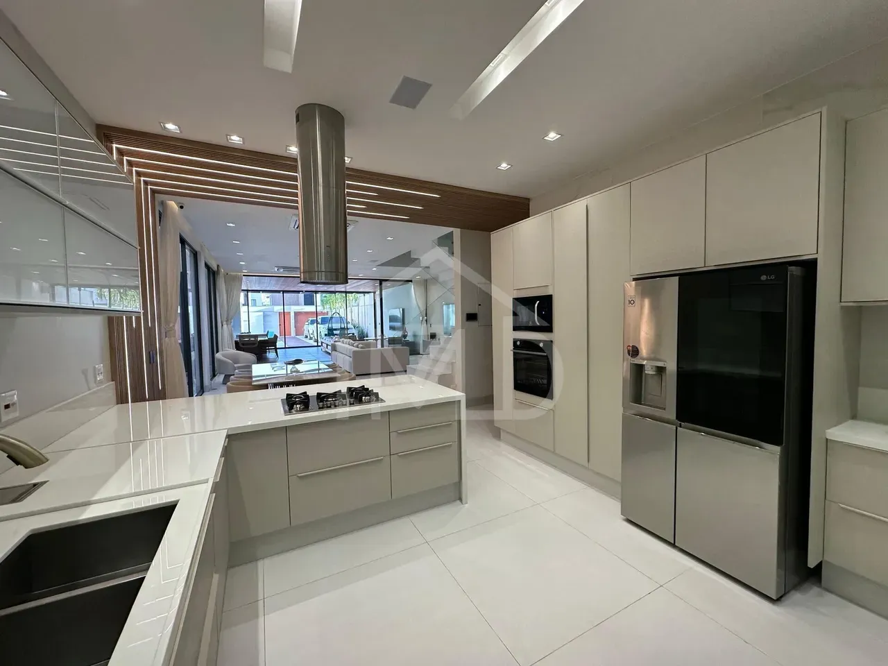 Furnished house with 4 bedrooms and 600 m² — photo 32