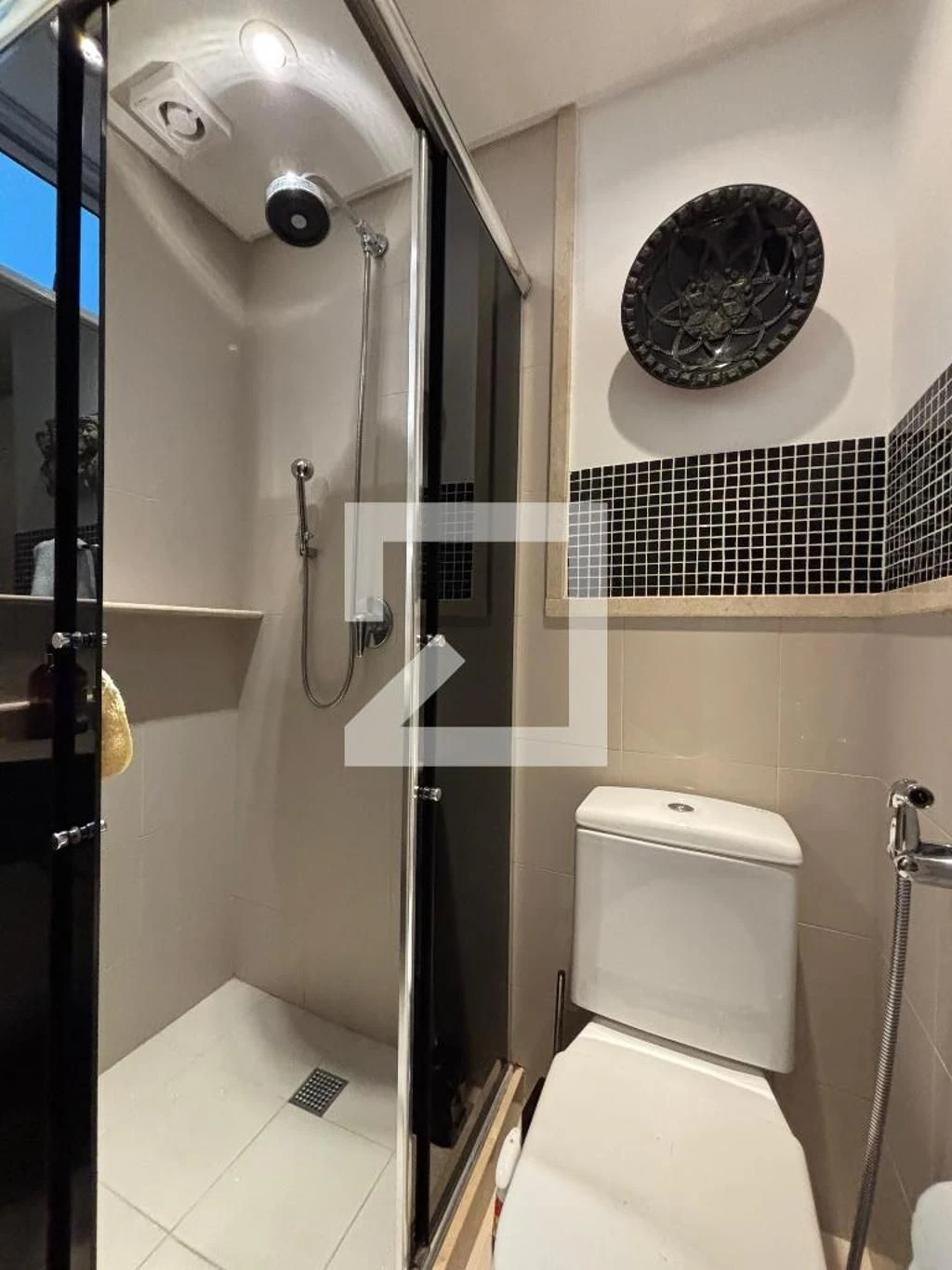 Furnished 1-bedroom apartment with 2 bathrooms — photo 32
