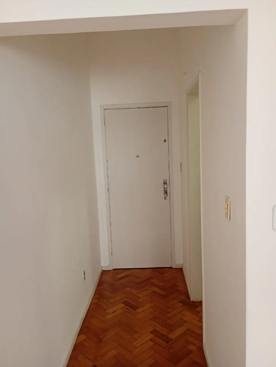 Unfurnished 2-bedroom apartment with 2 bathrooms — photo 11