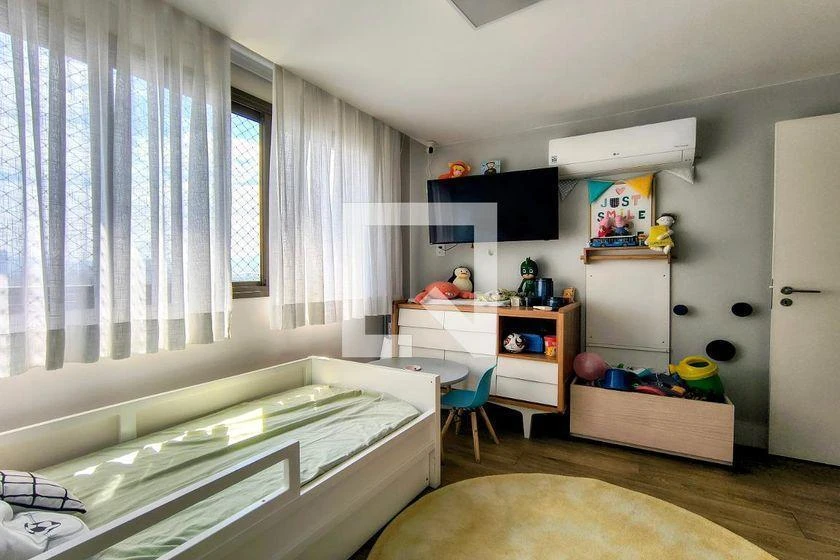 160 m² rental apartment with 4 en-suite rooms and balcony — photo 34