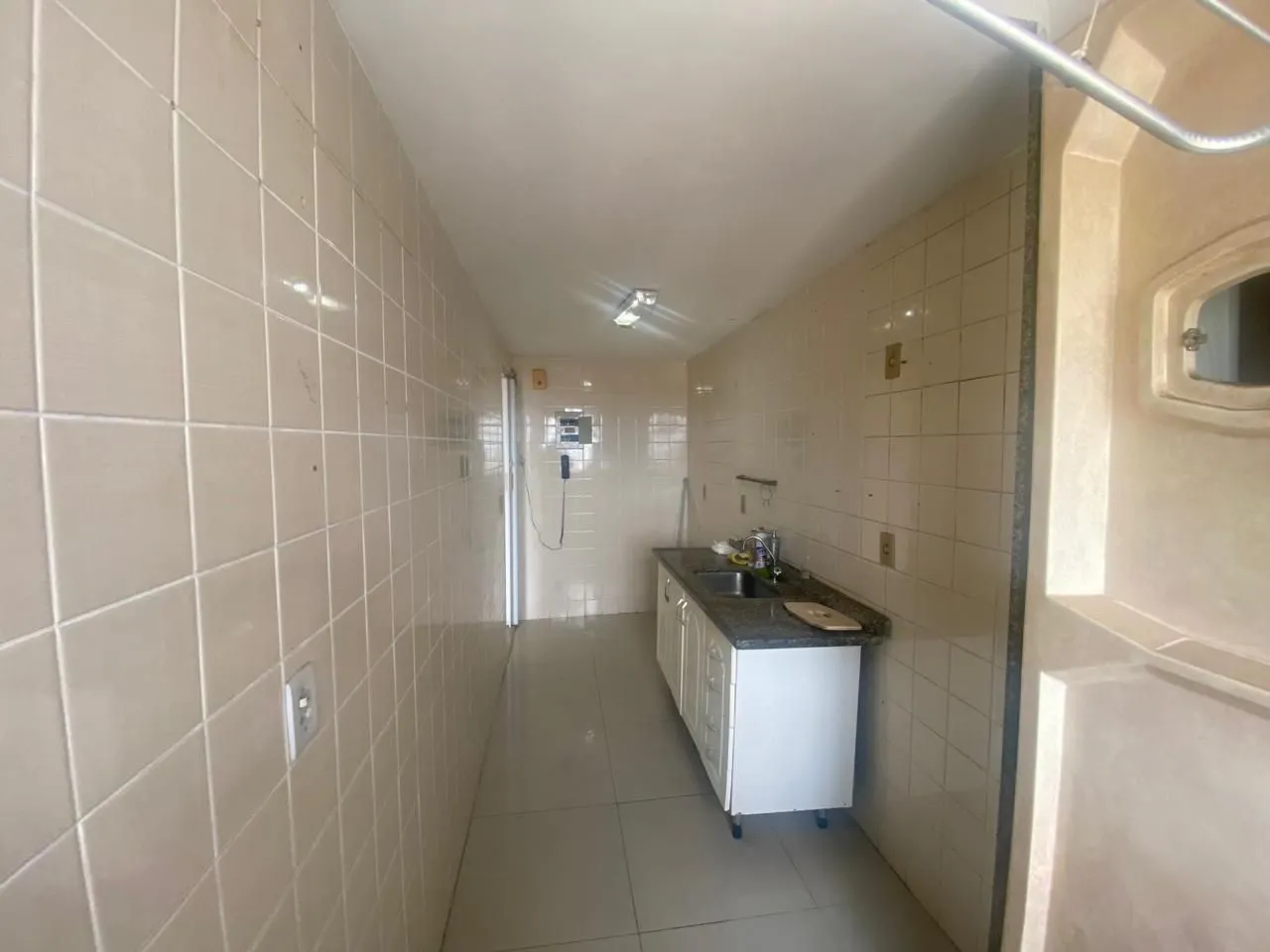 2-bedroom apartment in a building with a gym — photo 16