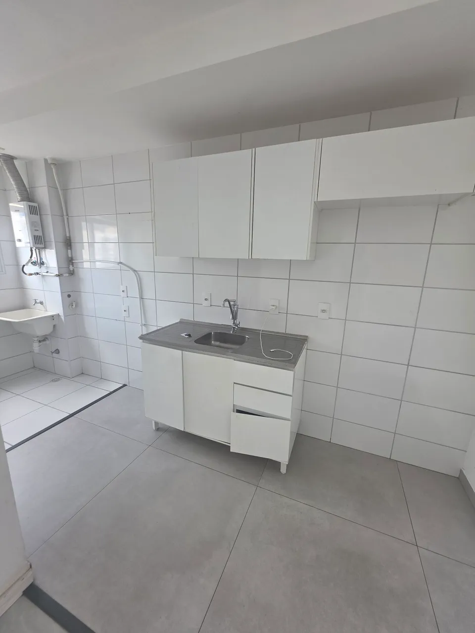 2-bedroom apartment in a building with a gym — photo 12