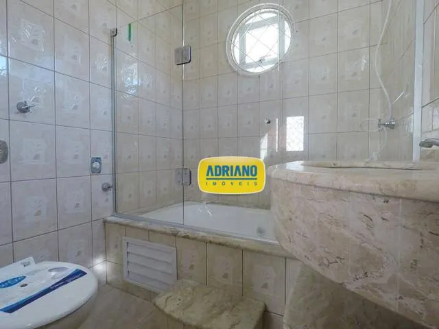Bathtub in a 3-bedroom house, 150 m² — photo 14