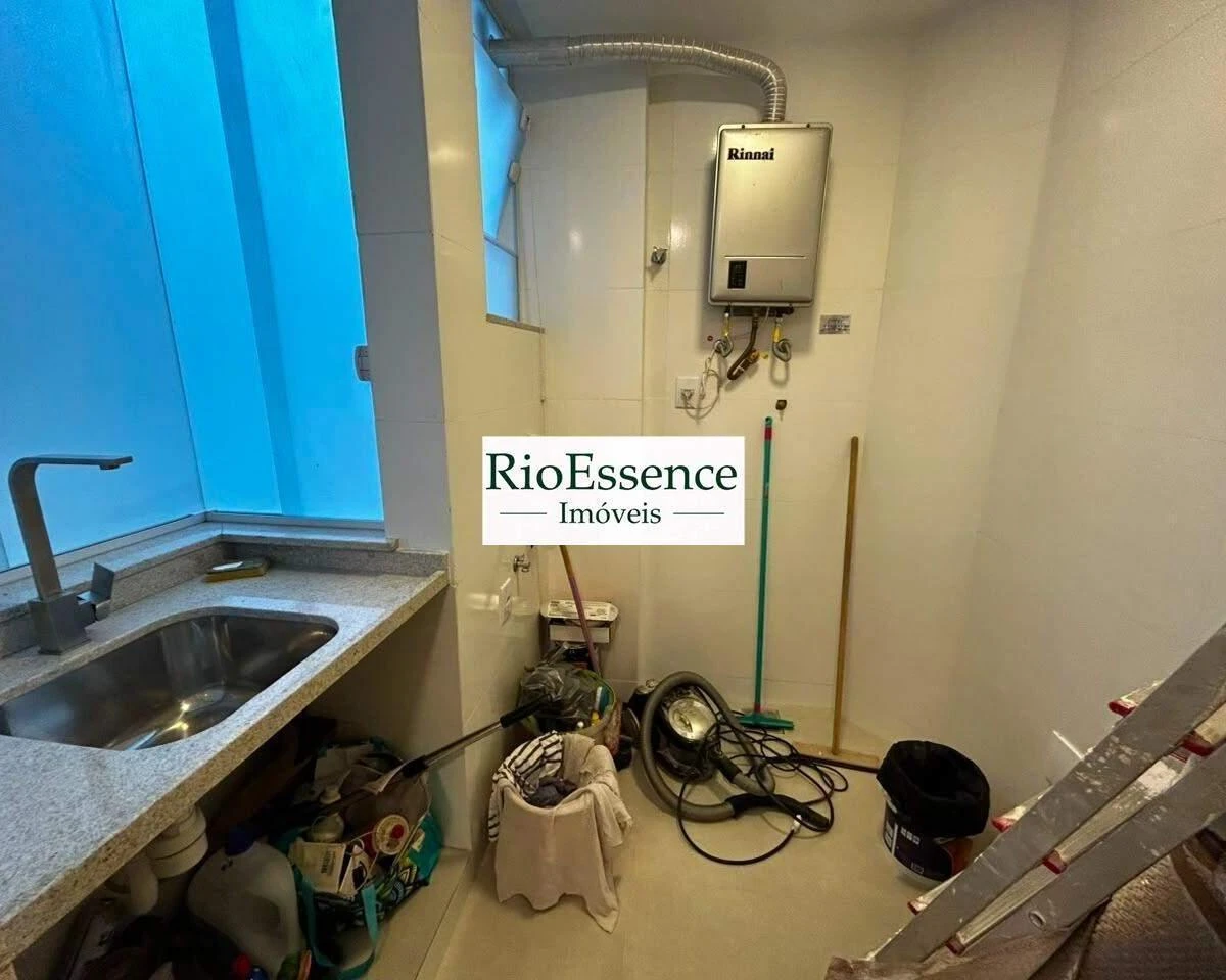 3-bedroom apartment with 2 bathrooms and laundry area — photo 29