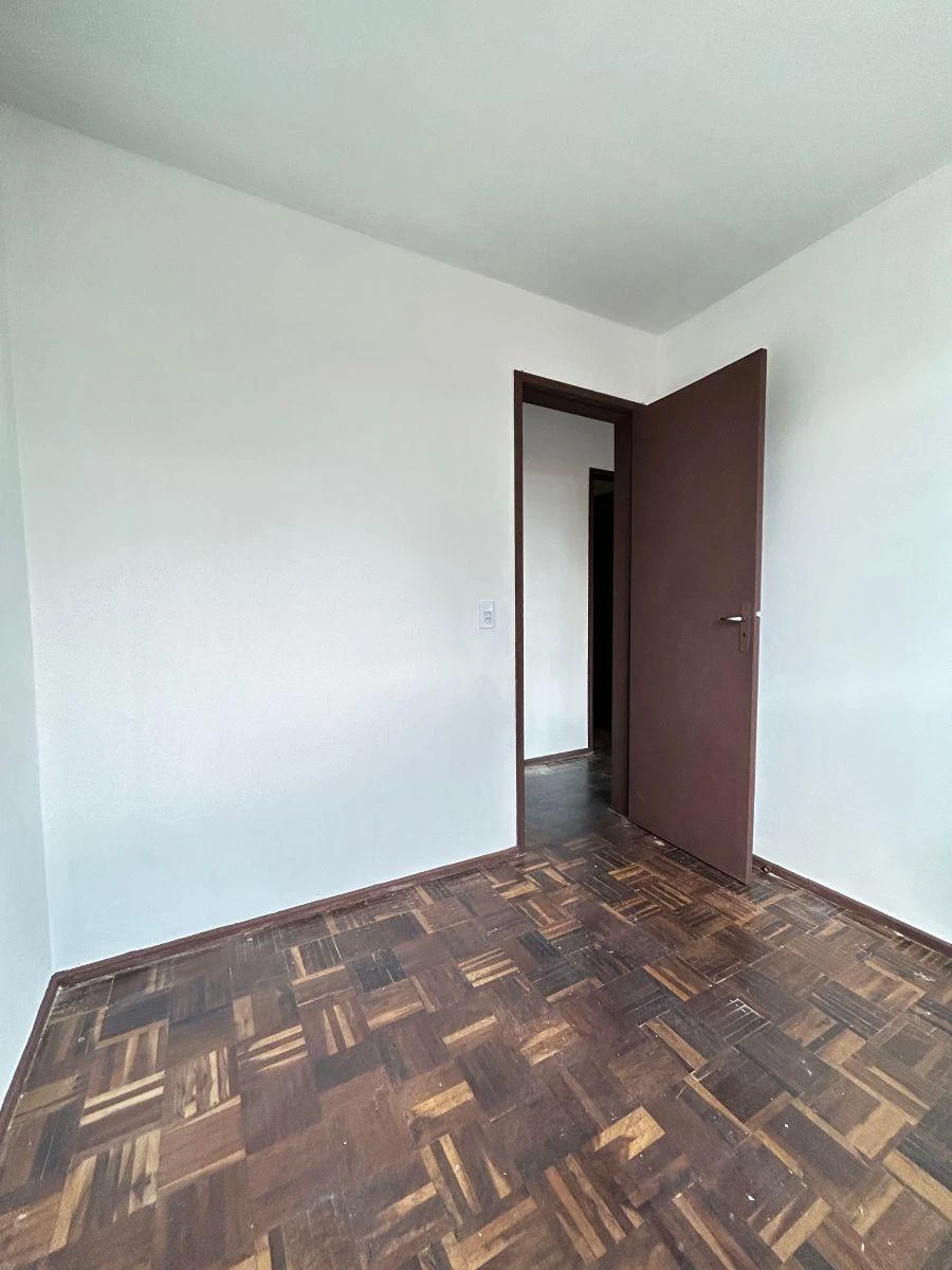 Apartamento de 3 quartos com piso de madeira ou laminado — photo 19