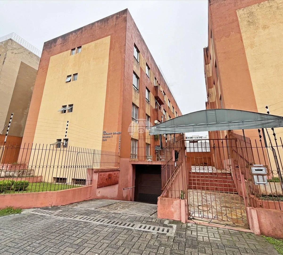 Квартира з 3 спальнями та дерев'яною підлогою або ламінатом — photo 20