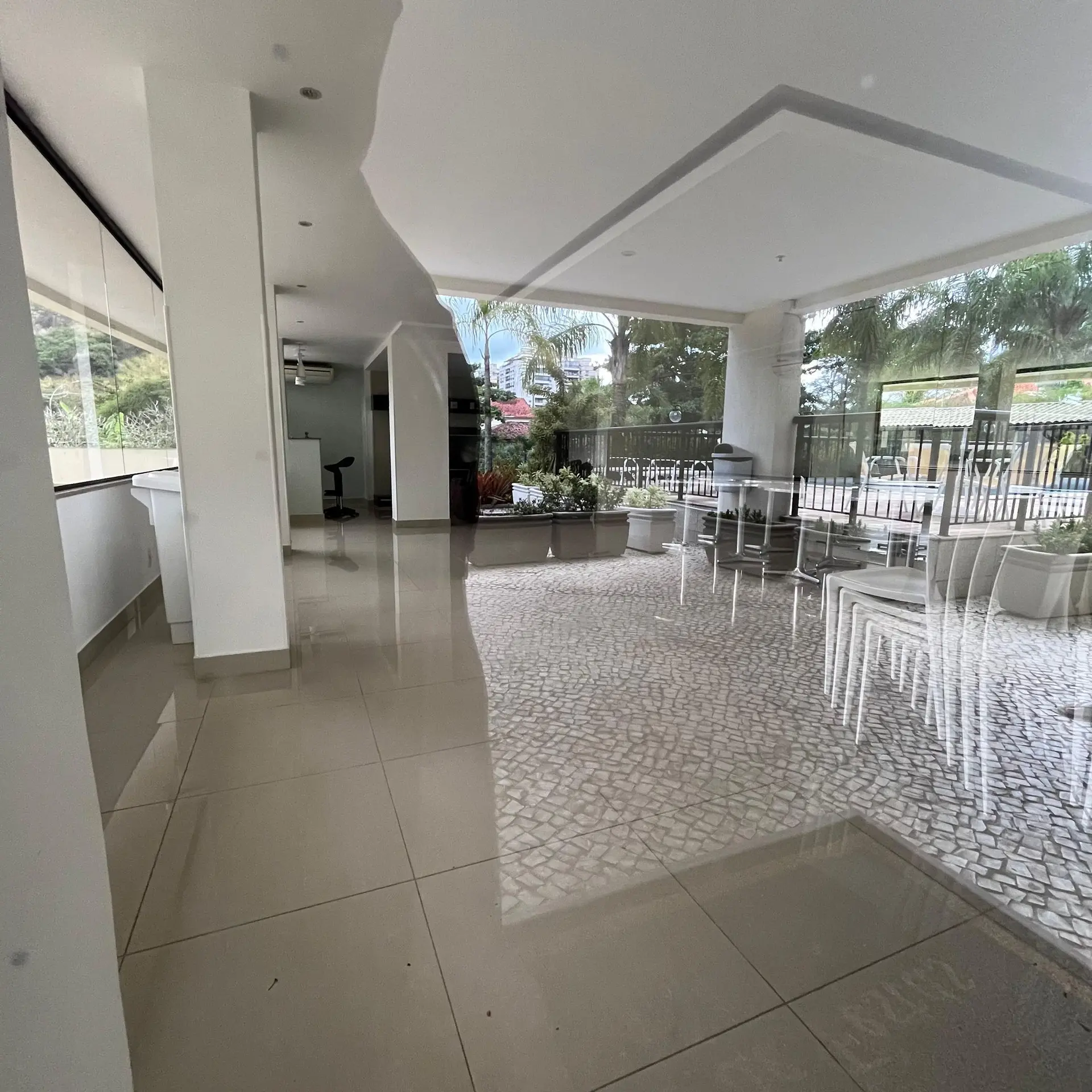 Apartamento mobiliado com 2 quartos e varanda envidraçada — photo 11