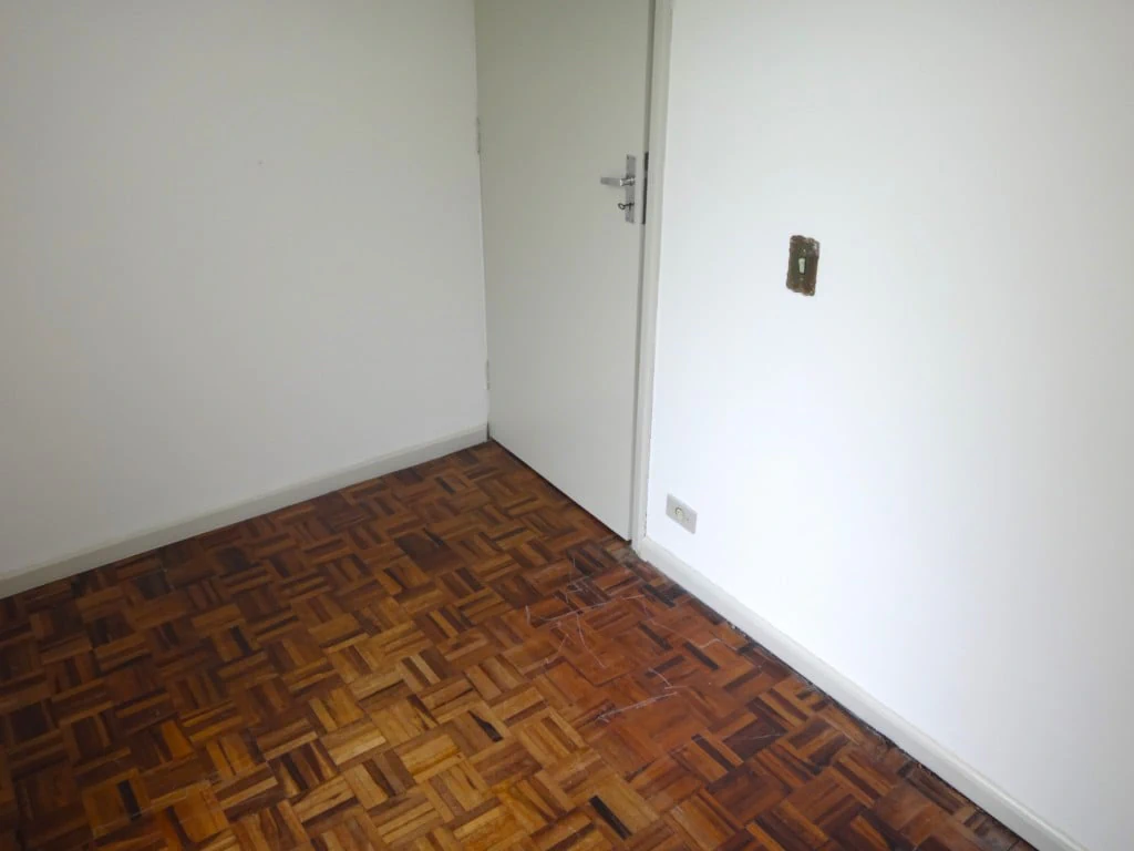 2-bedroom apartment with wood or laminate floors in Curitiba — photo 7