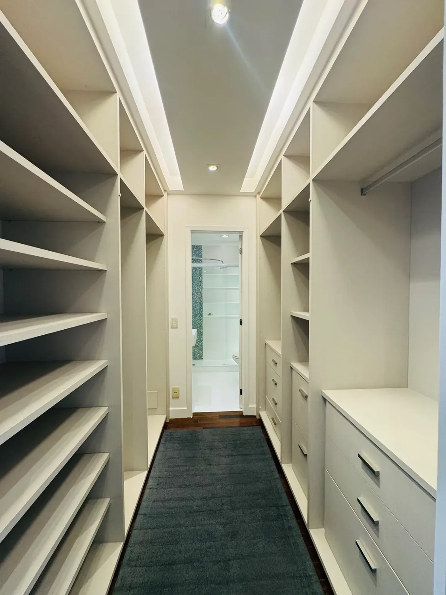Furnished apartment, 295 m², with floor-to-ceiling windows — photo 21