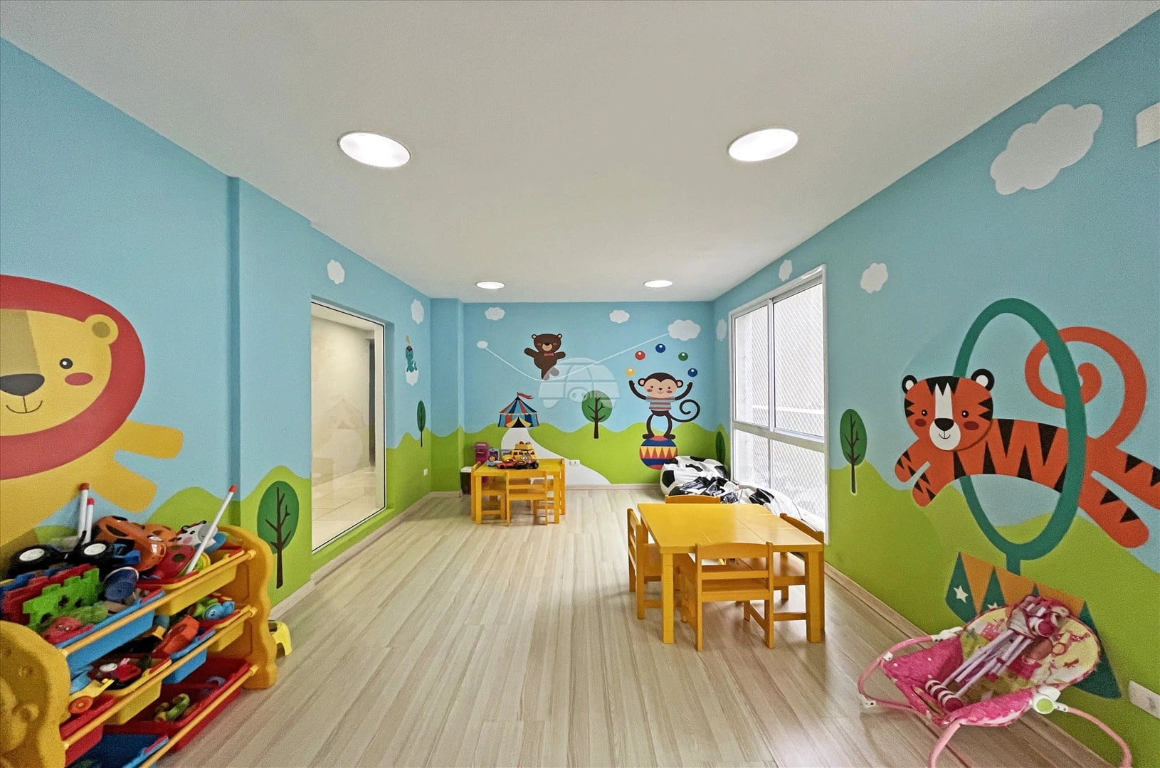Apartment, 150 m², with wood or laminate floors — photo 20