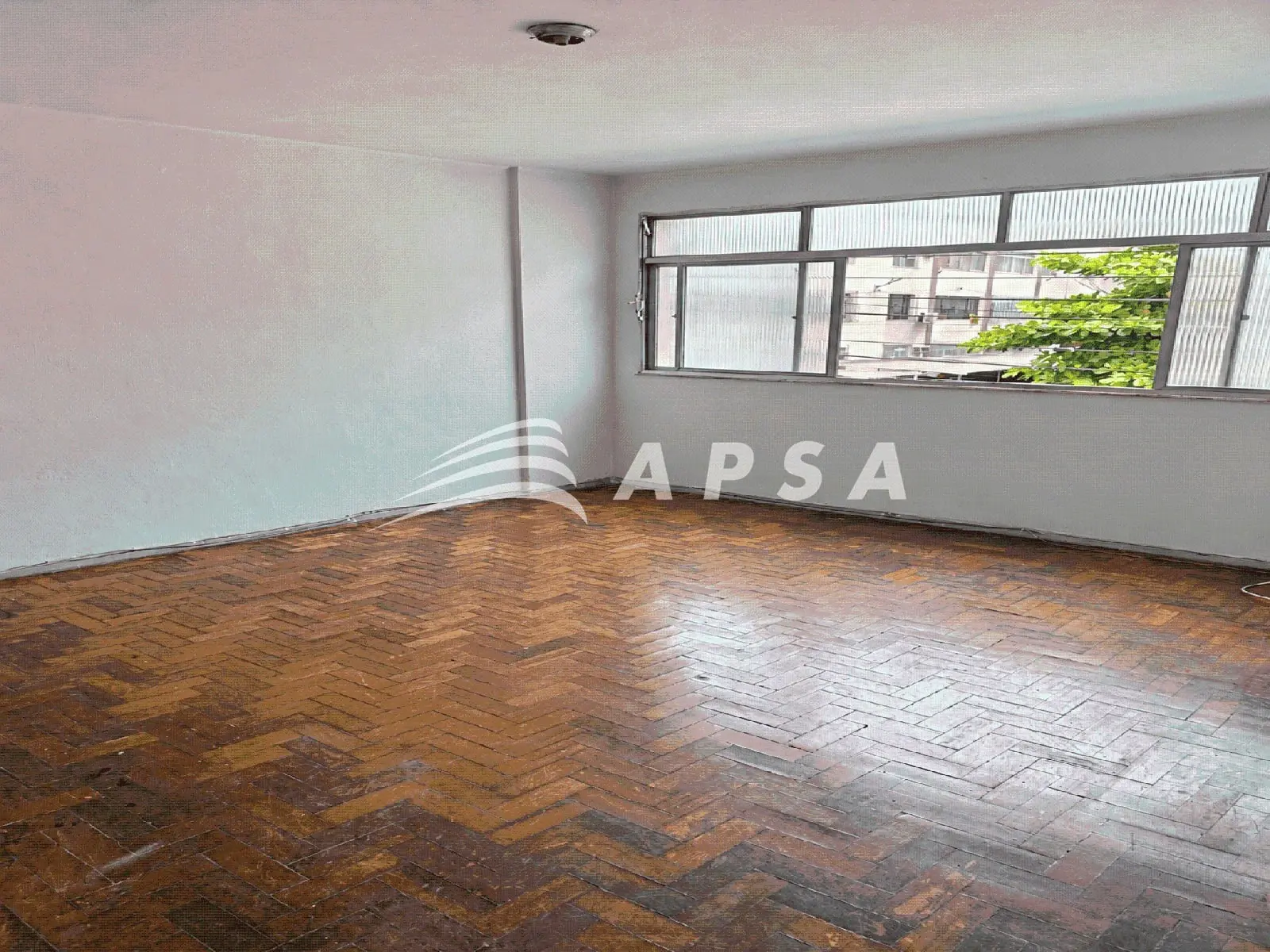 Apartment, 61 m², with wood or laminate floors — photo 8