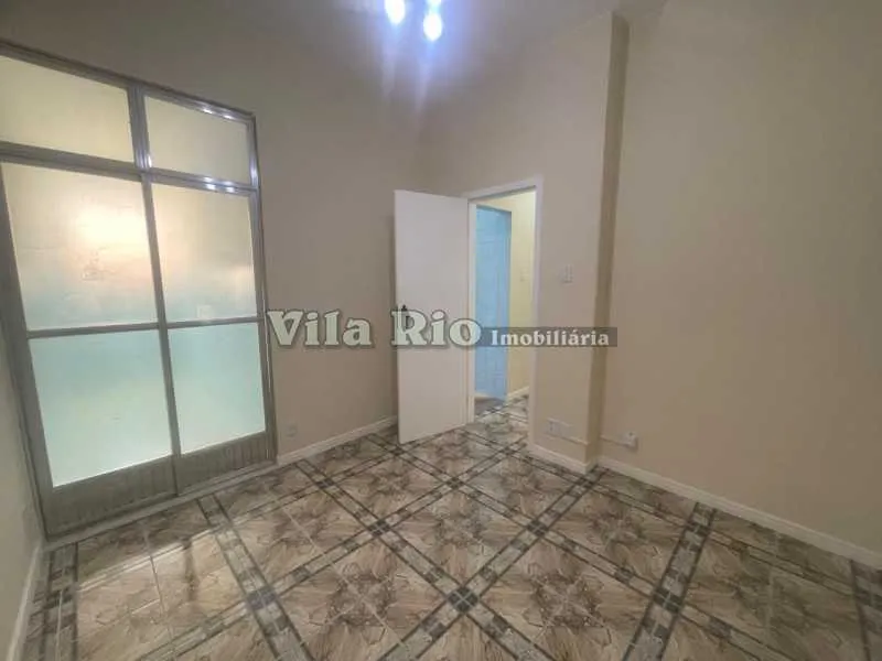 Apartamento sem mobília com 3 quartos e banheiro com box de vidro — photo 18