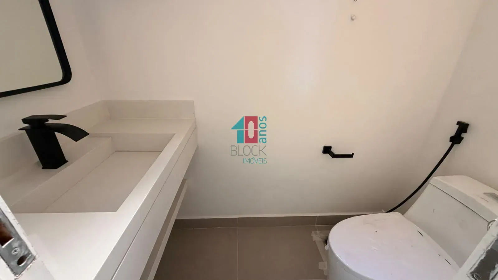 Будинок на 5 кімнат, 2 окремі ванні, 4 санвузли, 320 м² — photo 39