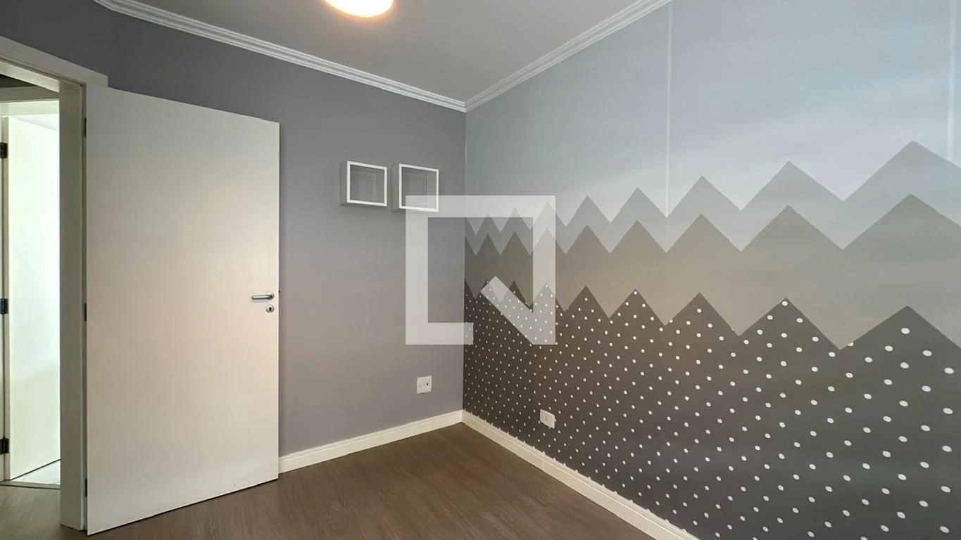 3-bedroom house with a glass-enclosed balcony in Curitiba — photo 25