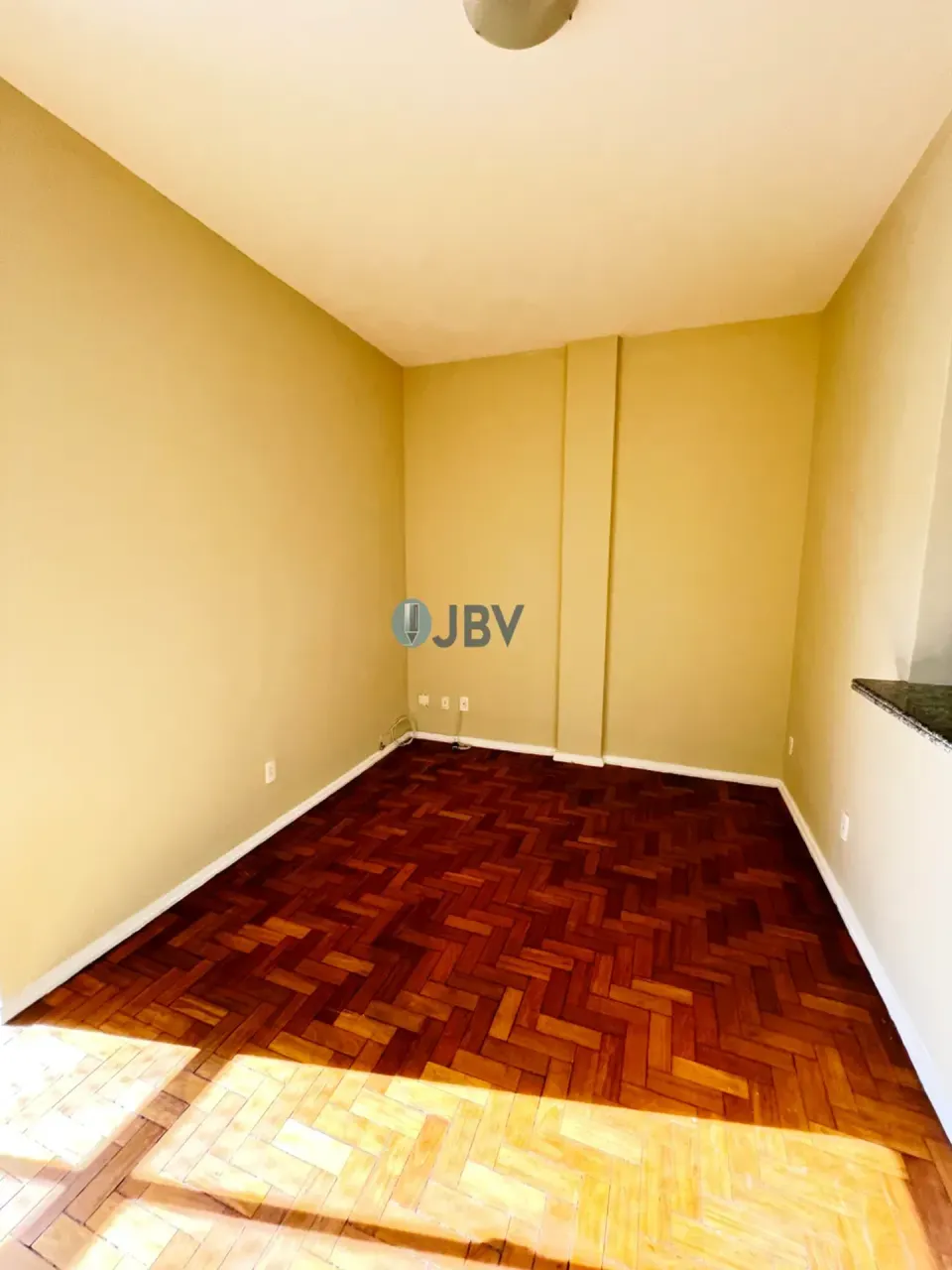 Деревянный пол или ламинат и 1 спальня: квартира 35 м² — photo 6